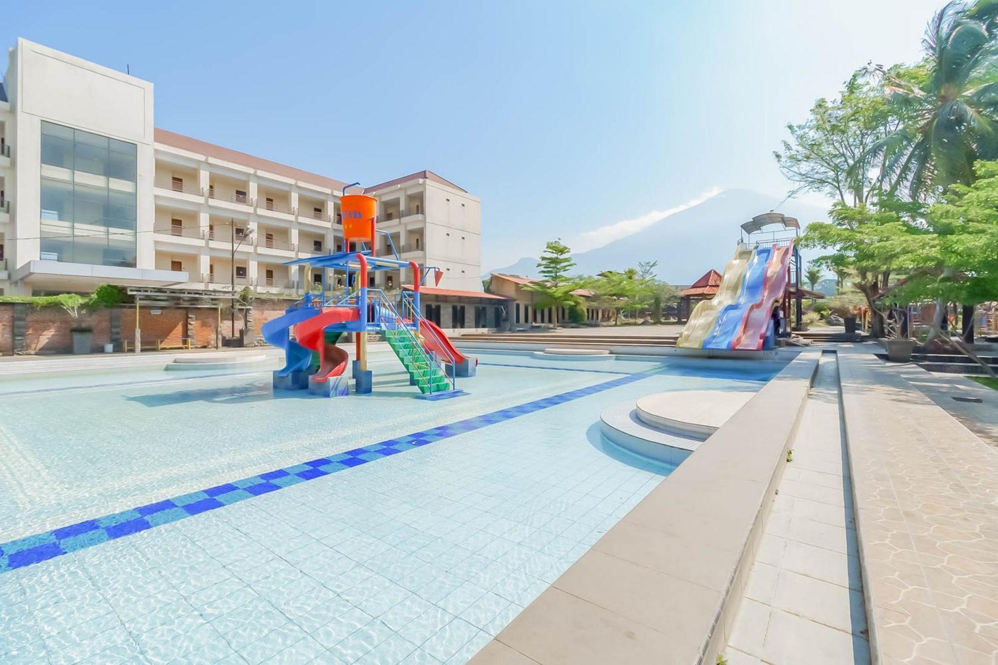 Reddoorz Resort Premium @ Sangkan Hurip Kuningan Esterno foto
