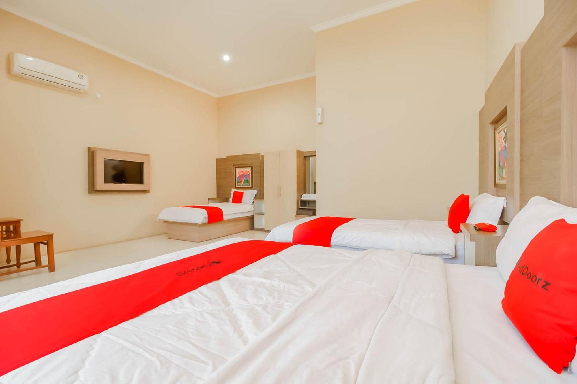 Reddoorz Resort Premium @ Sangkan Hurip Kuningan Esterno foto