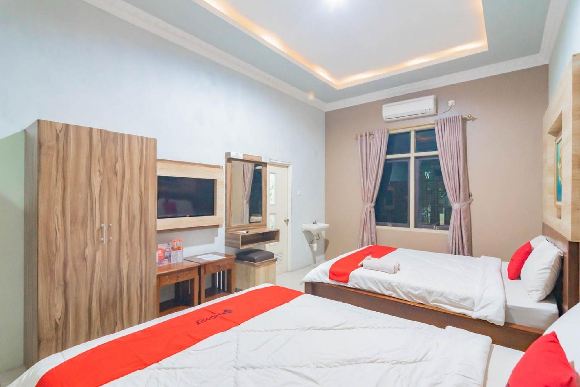 Reddoorz Resort Premium @ Sangkan Hurip Kuningan Esterno foto