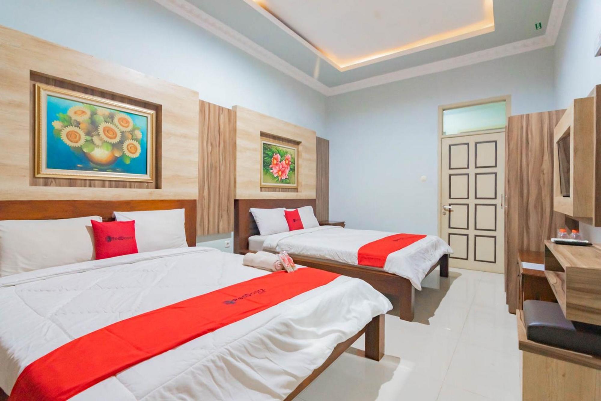 Reddoorz Resort Premium @ Sangkan Hurip Kuningan Esterno foto