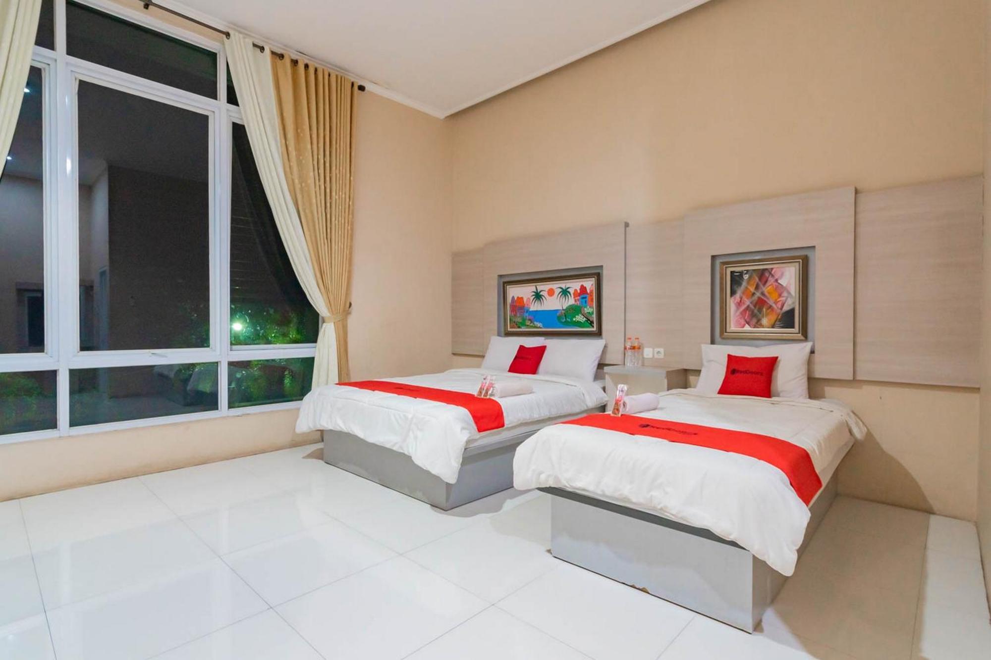 Reddoorz Resort Premium @ Sangkan Hurip Kuningan Esterno foto
