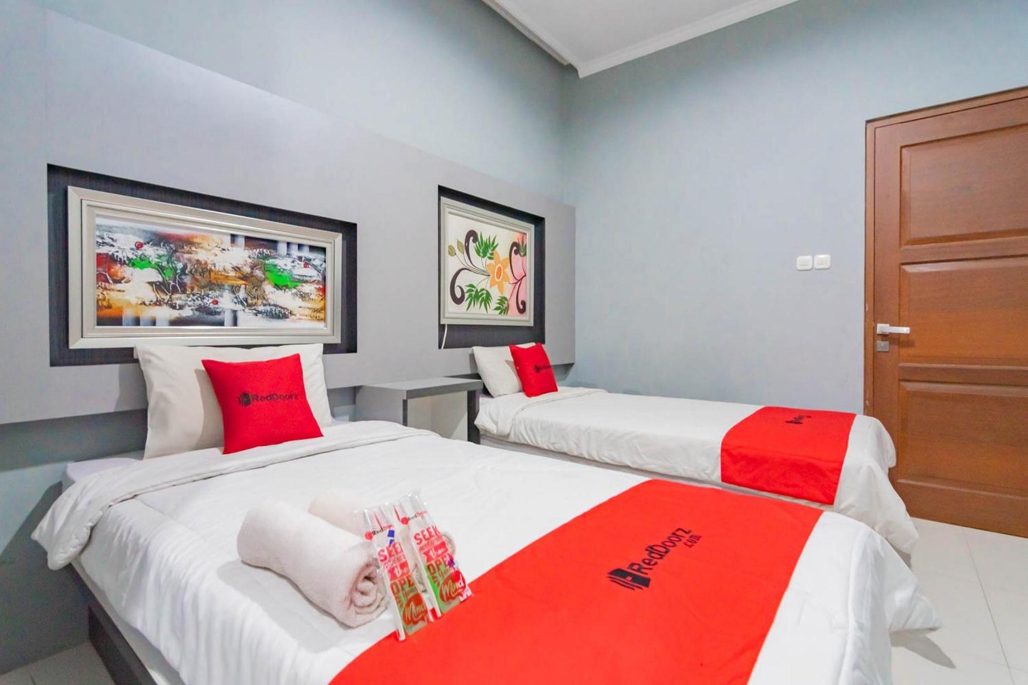Reddoorz Resort Premium @ Sangkan Hurip Kuningan Esterno foto